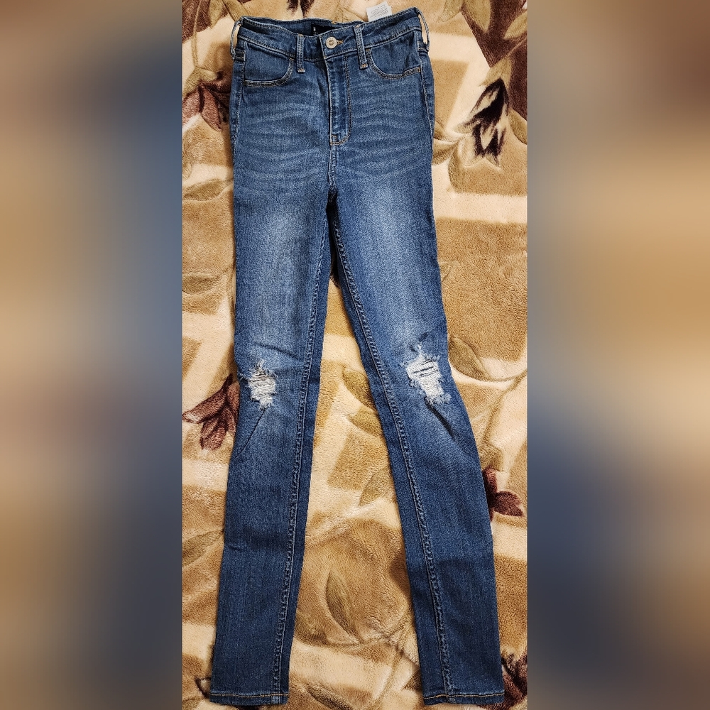 Hollister Ladies Ultra High-Rise Jean Legging Size 1R (W25 X L28)